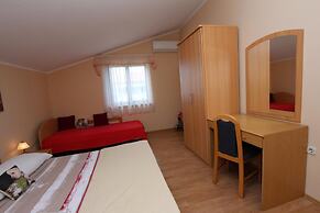 Apartments and Rooms Dino