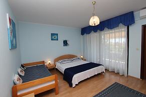 Apartments and Rooms Dino