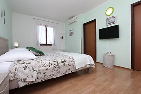 Apartments and Rooms Dino