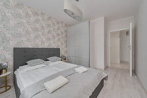 Gwiaździsta Apartment by Renters