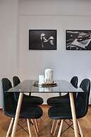 SynPiraeus Apartments & Studios