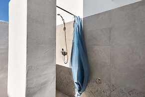 3311 Bianca House by Barbarhouse