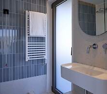 Twinn Downtown Piraeus