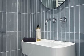 Twinn Downtown Piraeus