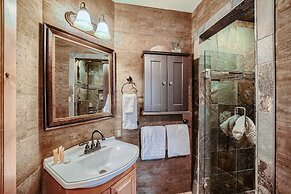 16 Riverbend 3 Bedroom Townhouse by RedAwning