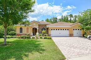 Private Oasis With Pool & Spa- 3400clr 4 Bedroom Home by RedAwning