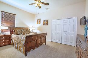 Private Oasis With Pool & Spa- 3400clr 4 Bedroom Home by RedAwning