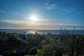 Lake Spirit Boutique Apartments