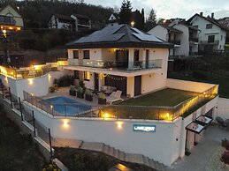 Lake Spirit Boutique Apartments