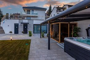 Lake Spirit Boutique Apartments