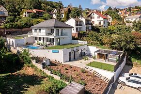 Lake Spirit Boutique Apartments