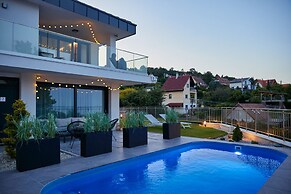 Lake Spirit Boutique Apartments