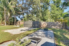 Tampa Studio w/ Shared Backyard ~ 4 Mi to Downtown