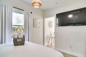 Tampa Studio w/ Shared Backyard ~ 4 Mi to Downtown