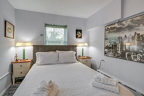 Pet-friendly Great Neck Home ~ 1 Mi to Kings Point