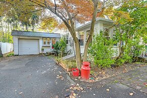 Pet-friendly Great Neck Home ~ 1 Mi to Kings Point
