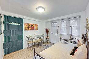 Pet-friendly Great Neck Home ~ 1 Mi to Kings Point