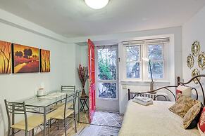 Pet-friendly Great Neck Home ~ 1 Mi to Kings Point