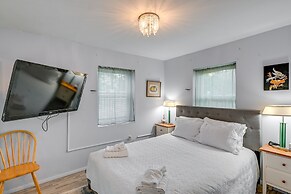 Pet-friendly Great Neck Home ~ 1 Mi to Kings Point