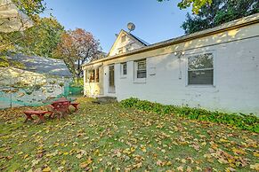 Pet-friendly Great Neck Home ~ 1 Mi to Kings Point