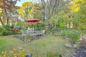 Pet-friendly Great Neck Home ~ 1 Mi to Kings Point