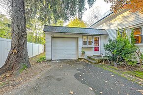 Pet-friendly Great Neck Home ~ 1 Mi to Kings Point