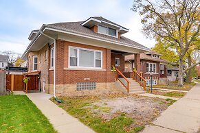 Chic Forest Park Home w/ Patio - 10 Mi to Chicago