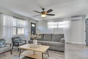 Tampa Apartment w/ Shared Backyard & Fire Pit!