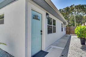 Tampa Apartment w/ Shared Backyard & Fire Pit!