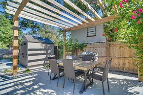 Tampa Apartment w/ Shared Backyard & Fire Pit!