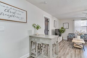 Tampa Apartment w/ Shared Backyard & Fire Pit!