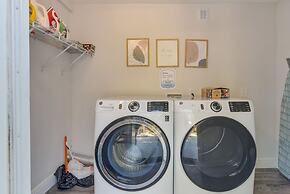 Tampa Apartment w/ Shared Backyard & Fire Pit!