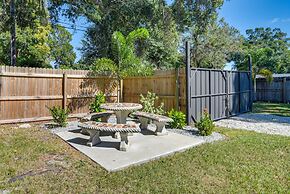 Tampa Apartment w/ Shared Backyard & Fire Pit!