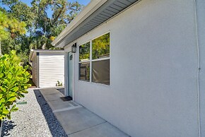 Tampa Apartment w/ Shared Backyard & Fire Pit!