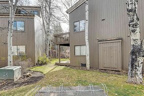 Ketchum Condo w/ Deck < 1 Mi to Sun Valley Resort!