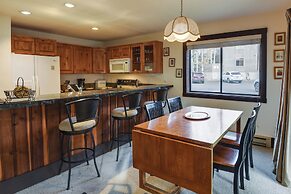Ketchum Condo w/ Deck < 1 Mi to Sun Valley Resort!