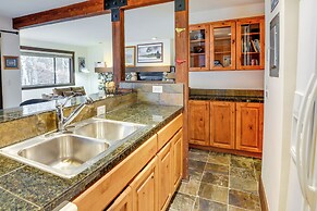 Ketchum Condo w/ Deck < 1 Mi to Sun Valley Resort!