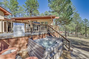 Ruidoso Cabin w/ Hot Tub ~ 2 Mi to Grindstone Lake