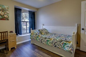 Pet-friendly Peoria Home Near State Farm Stadium!