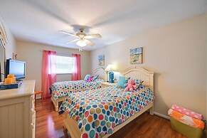 Lovely Naples Home w/ Lanai & Pool ~ 1 Mi to Beach