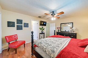 Lovely Naples Home w/ Lanai & Pool ~ 1 Mi to Beach