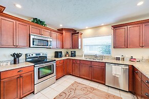 Lovely Naples Home w/ Lanai & Pool ~ 1 Mi to Beach