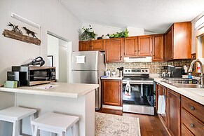 Cozy Huntingdon Escape: 19 Mi to Penn State Univ!