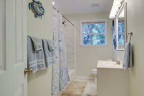 Gulfport Home w/ Fire Pit: Rv/trailer Parking