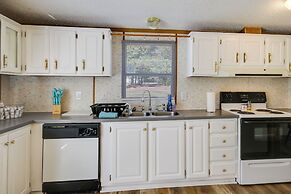 Prosperity Vacation Rental ~ 1 Mi to Lake Murray!