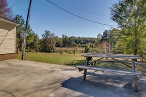 Prosperity Vacation Rental ~ 1 Mi to Lake Murray!