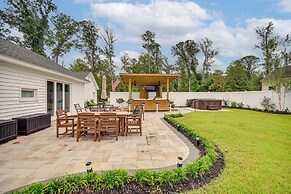 Waterfront Gloucester Cottage w/ Private Boat Dock