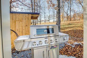 Peaceful Russell Springs Home w/ Fire Pit & Pond!