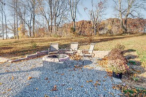 Peaceful Russell Springs Home w/ Fire Pit & Pond!