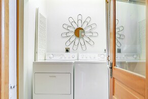 Eau Claire Retreat: Close to Chippewa Riverfront!